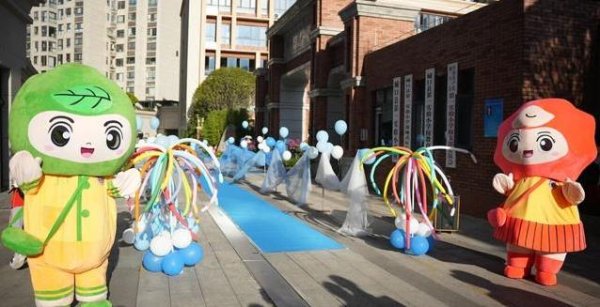 客新策略 新书包背上肩，彩沙画出梦，孩子们未来有多远？